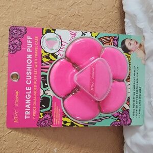 BETSEY JOHNSON 7PC DUAL-SIDED TRIANGLE CUSHION PUFF